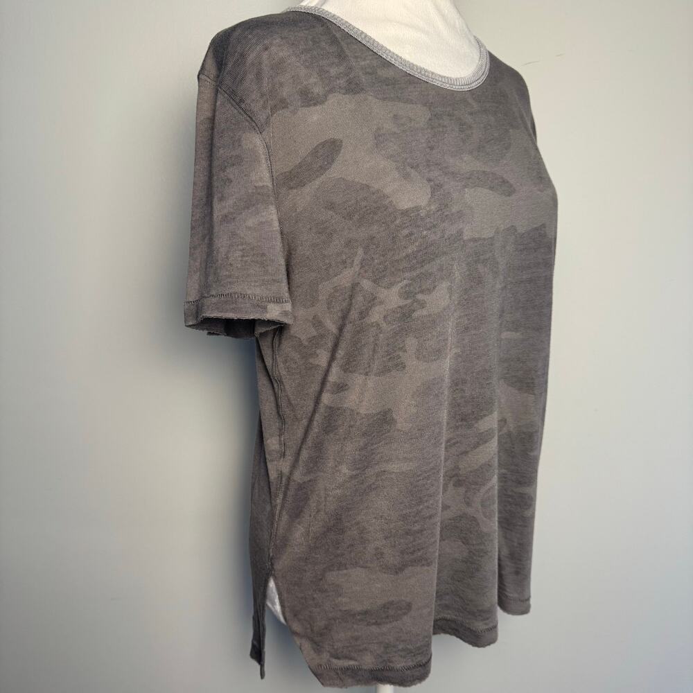 Free People We the Free XS distressed soft gray camo t shirt split hem - Picture 12 of 12